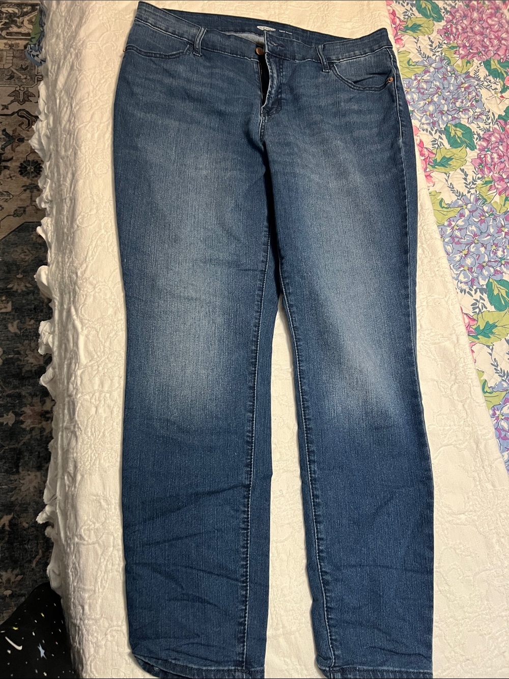 Old Navy Women's Straight Leg Jeans in Blue Wash